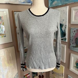 FATE Ribbed Gray Knit Long Sleeve Top XS Preppy Contrast Trim Minimalist Sporty